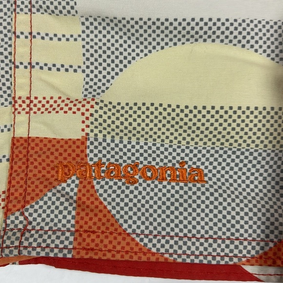 Patagonia Board Shorts Men’s 32 Orange Yellow Cream Zippered Pockets Logo - Picture 4 of 11